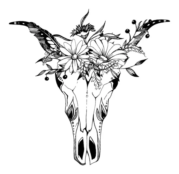 Mucca, bufalo, teschio di toro in stile tribale con fiori. Bohemien, boho vector illustration. Simbolo zingaro etnico selvaggio e libero . — Vettoriale Stock