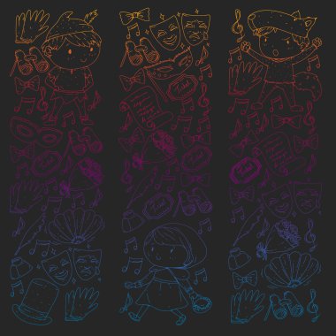 Performans, küçük çocuklarla tiyatro. Masal sahnelerindeki anaokulu çocukları. Kırmızı Başlıklı Kız ve Shakespeare Hamlet 'i sahneleyen genç oyuncular. Robin Hood kostümü.