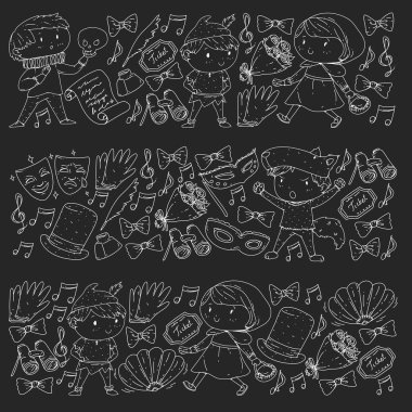 Performans, küçük çocuklarla tiyatro. Masal sahnelerindeki anaokulu çocukları. Kırmızı Başlıklı Kız ve Shakespeare Hamlet 'i sahneleyen genç oyuncular. Robin Hood kostümü.