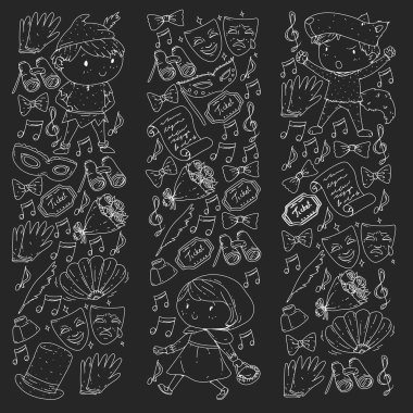 Performans, küçük çocuklarla tiyatro. Masal sahnelerindeki anaokulu çocukları. Kırmızı Başlıklı Kız ve Shakespeare Hamlet 'i sahneleyen genç oyuncular. Robin Hood kostümü.