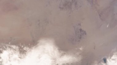 Gezegenimizin yörüngesinden, uzay 3 boyutlu çizim yörüngesinden Dünya 'nın üzerinden uçan uydudan görüntüyü alıyoruz. Bu görüntünün elementleri NASA tarafından desteklenmektedir