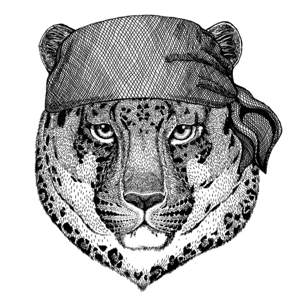 Jaguar, leopardo, pantera. Animal salvaje con bandana pirata. Valiente marinero. Imagen dibujada a mano para tatuaje, emblema, insignia, logotipo, parche — Vector de stock