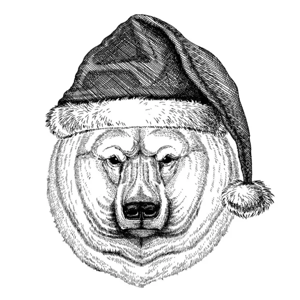 Grande orso polare, orso bianco che indossa il cappello di Natale di Babbo Natale. Immagine disegnata a mano per tatuaggio, emblema, distintivo, logo, patch — Vettoriale Stock