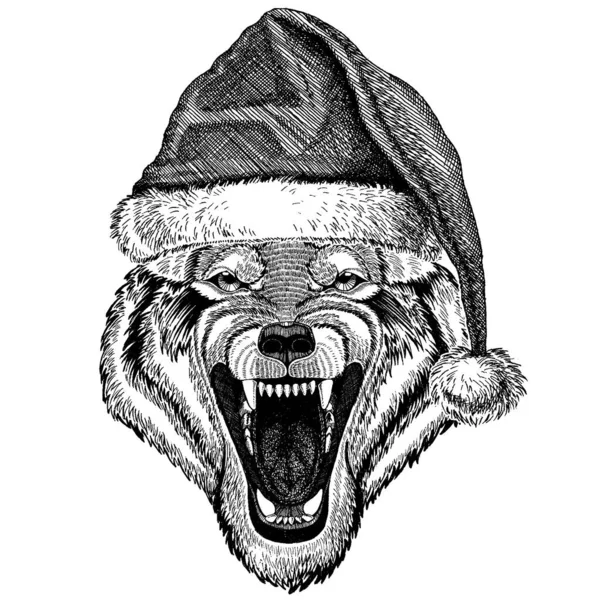 Wolf, hond met kerstmuts op. Handgetekende afbeelding voor tatoeage, embleem, badge, logo, patch — Stockvector