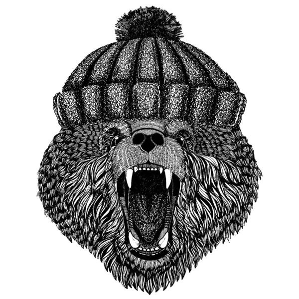 Bonito oso con sombrero de invierno de punto. Gorro de tocado caliente Gorra de Navidad para tatuaje, camiseta, emblema, insignia, logotipo, parche — Archivo Imágenes Vectoriales