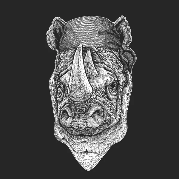 Rinoceronte, retrato de rinoceronte. Bandana. Motociclista, pirata. Cabeça de animal selvagem . —  Vetores de Stock