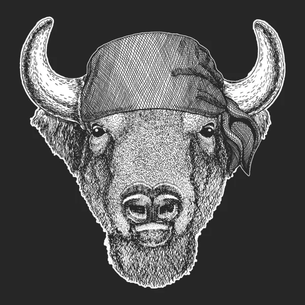 Buffalo, bisonte, cabeza de toro. Bandana. Motero, pirata. Portait de animal . — Vector de stock