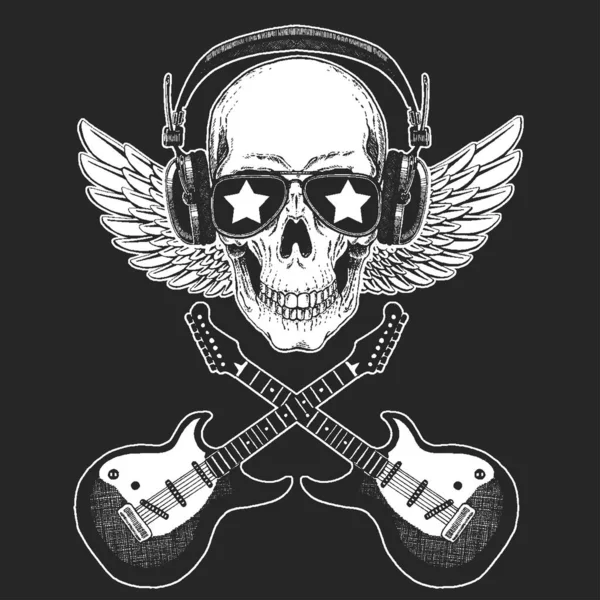 Cool rock star crâne portant des lunettes disco et écouteurs Festival de musique rétro. Des ailes. Emblème de métal lourd pour concert, affiche, t-shirt — Image vectorielle