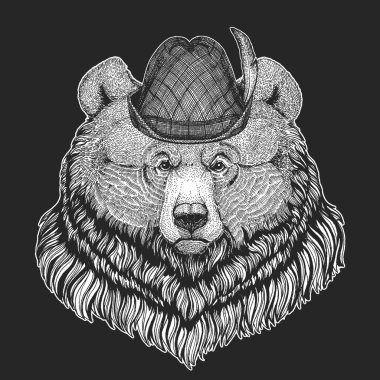 Boz ayı. Oktoberfest. Tirol geleneksel şapkası. Bira festivali. Vahşi hayvan portresi.