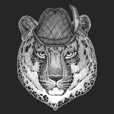Leopar, jaguar surat. Oktoberfest. Tirol geleneksel şapkası. Bira festivali. Vahşi hayvan portresi.