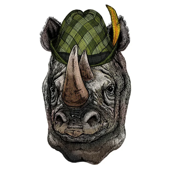 Rinoceronte, retrato de rinoceronte. Sombrero austriaco de tirol bavariano. Festival de la cerveza. Oktoberfest. Cabeza de animal salvaje. —  Fotos de Stock