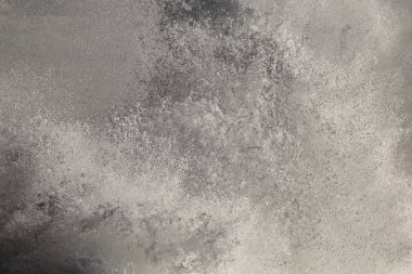 Büyük fırtınalı dalga sıçrama