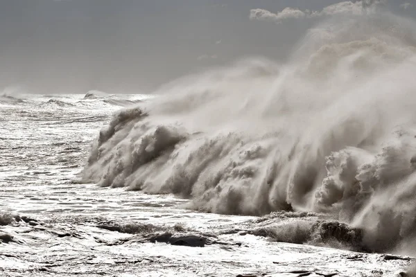 Große Wellen brechen — Stockfoto