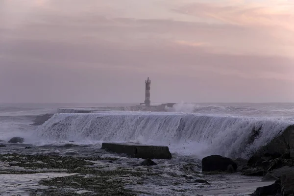 Bouche de la rivière au coucher du soleil — Photo