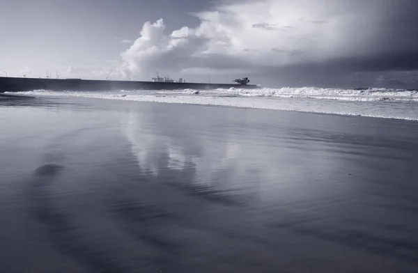 Plage de la mer Noire et blanche — Photo