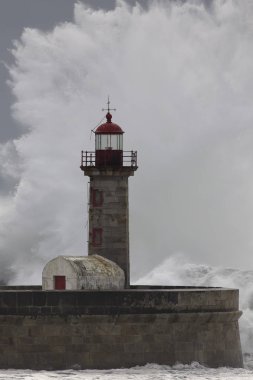 büyük dalga sıçrama