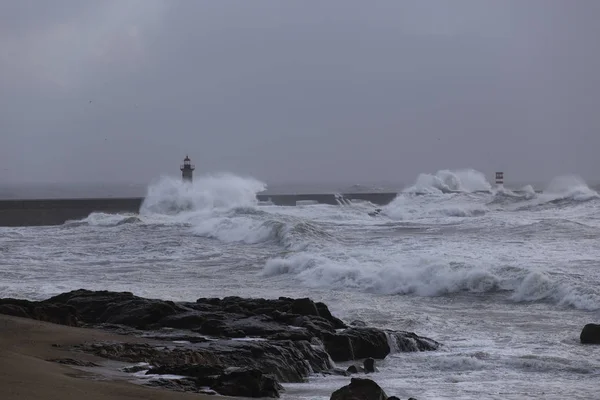 都罗河口的暴风雨般的海景 — 图库照片