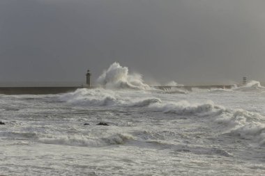Oporto fırtınalı deniz manzarası