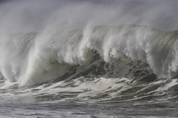 Onde de rupture avec pulvérisation — Photo