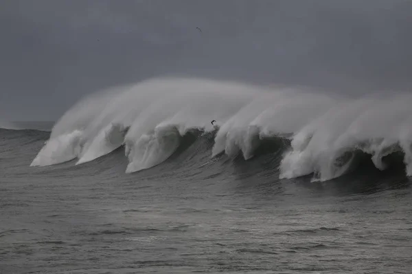 長い噴霧波 — ストック写真