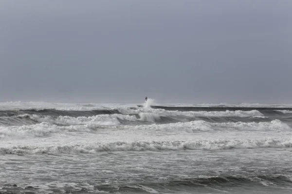 Inverno tardio mar agitado — Fotografia de Stock