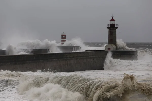 Boca do rio mar agitado — Fotografia de Stock