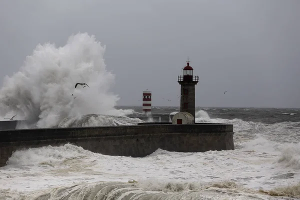 Boca do rio mar agitado — Fotografia de Stock