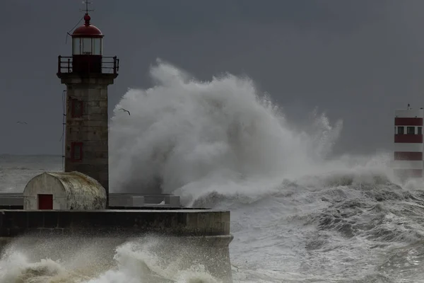 Stormig och mörk havsutsikt — Stockfoto