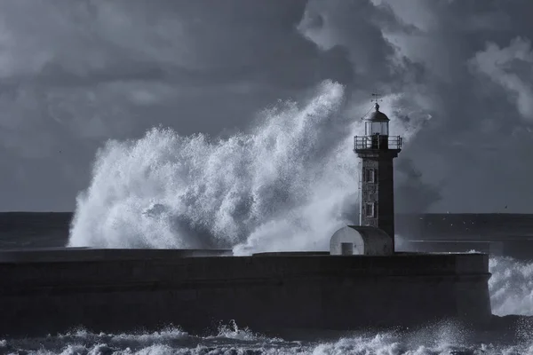 Tempestade marítima na foz do rio Douro — Fotografia de Stock