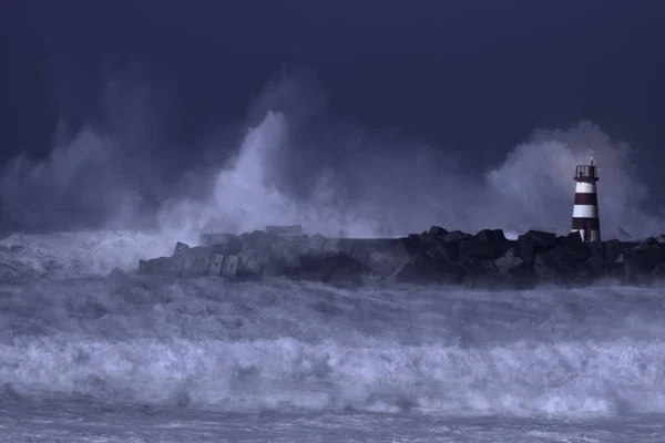 夜间海上风暴 — 图库照片