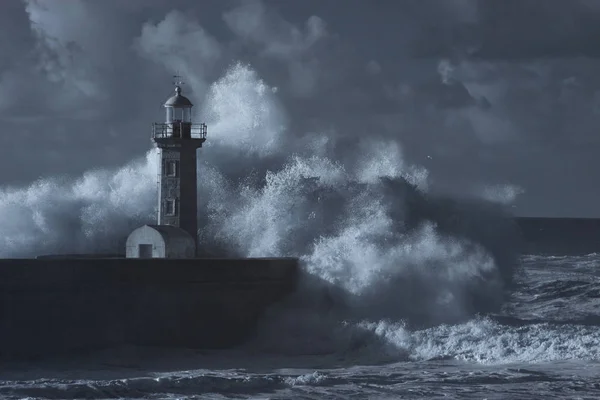 Tempesta marina alla foce del fiume Douro — Foto Stock