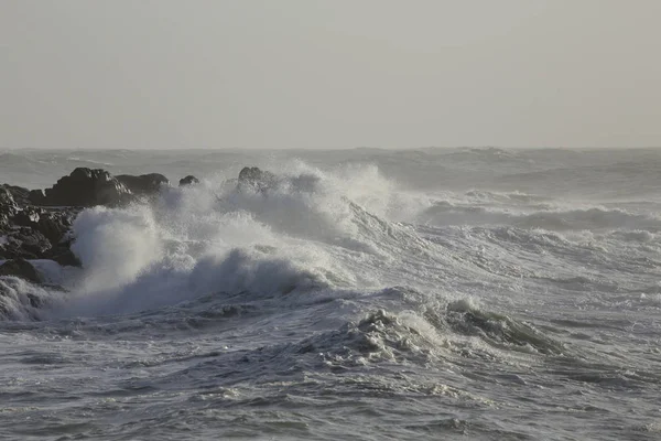 Stormy Big Wave Flooding Cliffs — Stock Photo, Image