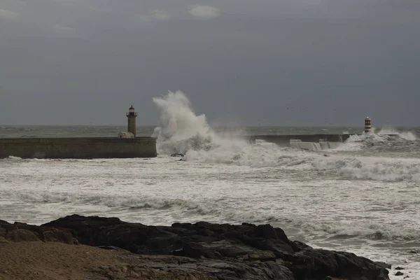 Céu Chuvoso Mar Tempestuoso Noite Boca Rio Douro Porto Portugal — Fotografia de Stock