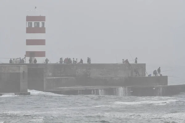 Porto Portugal Setembro 2015 Turistas Pescadores Desportivos Foz Rio Douro — Fotografia de Stock