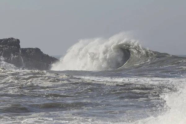 Grande Vague Forte Avant Écraser Contre Les Falaises — Photo