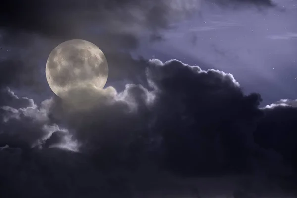 Rising Full Monn Cloudy Night Sky — Stock Photo, Image