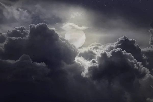 Rising Full Monn Cloudy Night Sky — Stock Photo, Image