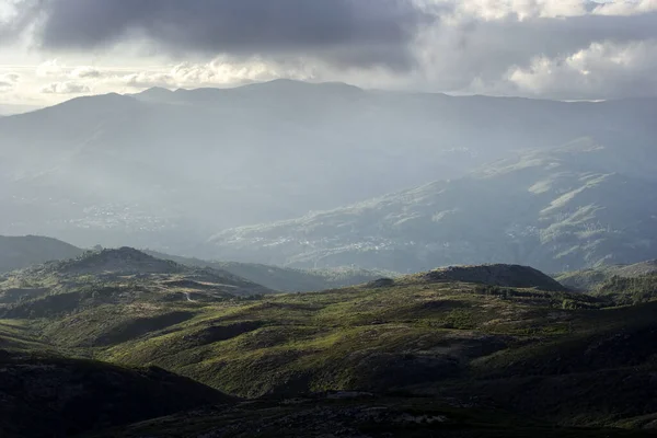 Montañas Atardecer Con Hermosa Luz Parque Nacional Peneda Geres Norte —  Fotos de Stock