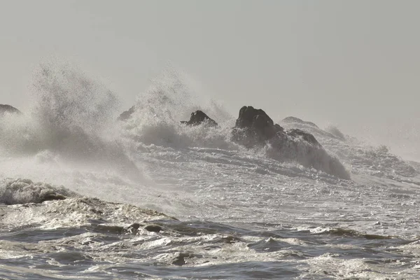 Falaises Côte Rocheuse Portugaise Nord Inondées Par Grandes Vagues Orageuses — Photo