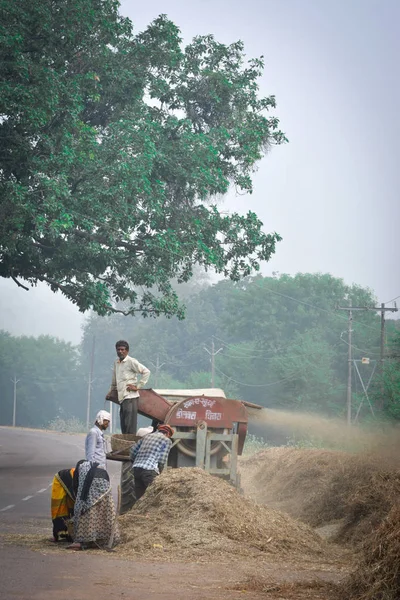 Madhya Pradesh Indie Listopadu 2019 Neidentifikovaní Indové Pracující Poli Indická — Stock fotografie