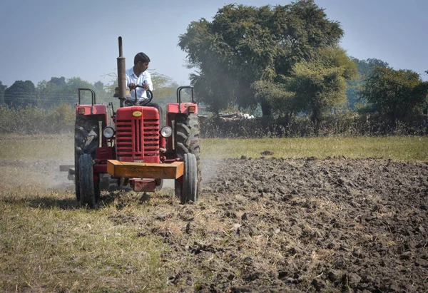 Tikamgarh Madhya Pradesh Índia Novembro 2019 Agricultor Indiano Com Trator — Fotografia de Stock