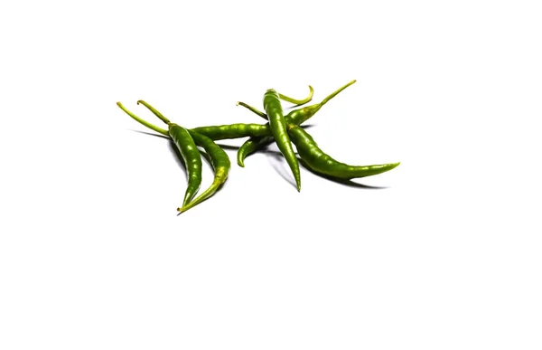 Verse Groene Chili Pepers Geïsoleerd Witte Achtergrond — Stockfoto