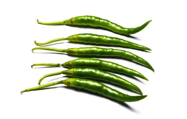 Čerstvé Zelené Chilli Papričky Izolované Bílém Pozadí — Stock fotografie