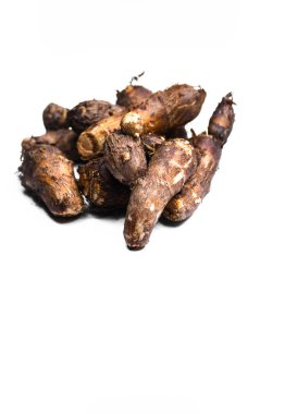 Taze Taro beyaz arkaplanda izole edildi