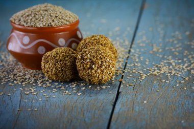 Susam tohumları ve susam laddu, Hint festivali makar sankranti konsepti