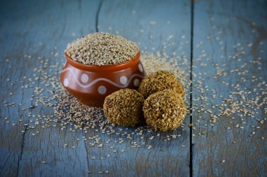 Susam tohumları ve susam laddu, Hint festivali makar sankranti konsepti