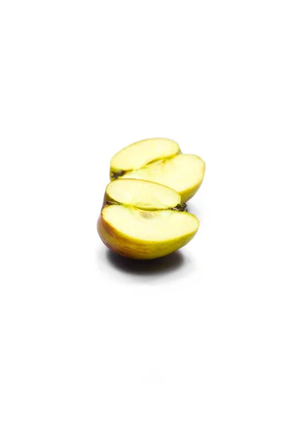 Twee Apple Slices Geïsoleerd Witte Achtergrond — Stockfoto