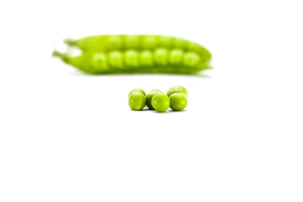 Čerstvý Zelený Hrášek Izolovaný Bílém Pozadí — Stock fotografie