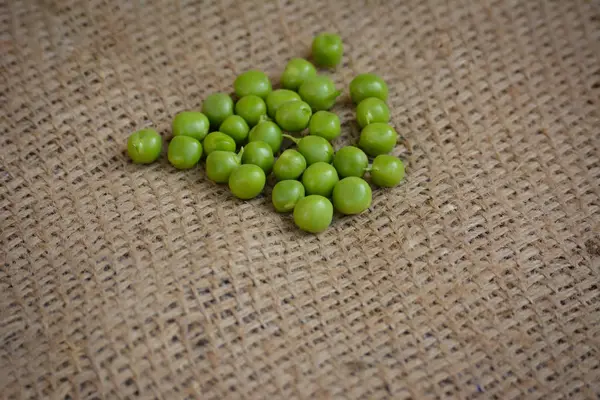 Ervilhas Verdes Frescas Fundo Saco — Fotografia de Stock