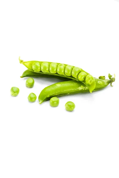 Verse Groene Erwten Geïsoleerd Witte Achtergrond — Stockfoto